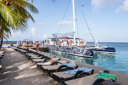 /book-tours/Blue-Finn/Blue-Finn-Klein-Curacao-2.jpg